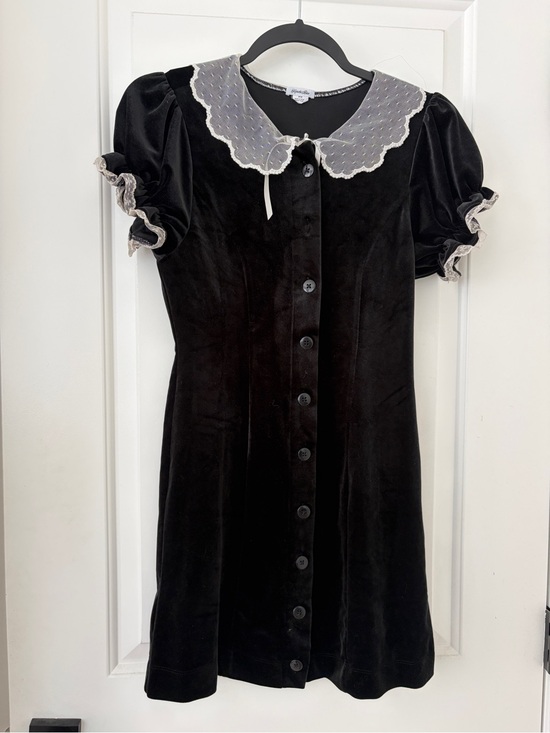 Kimchi Blue Dresses & Skirts - Kimchi Blue Black Ribbed Top with Trimmed Neckline